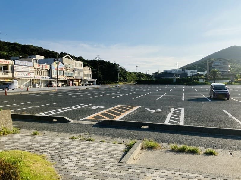 恋路ヶ浜の駐車場